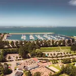 Unique Beachhouse With Dishwasher, In Top Location