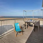 Unique Beachhouse With Dishwasher, In Top Location