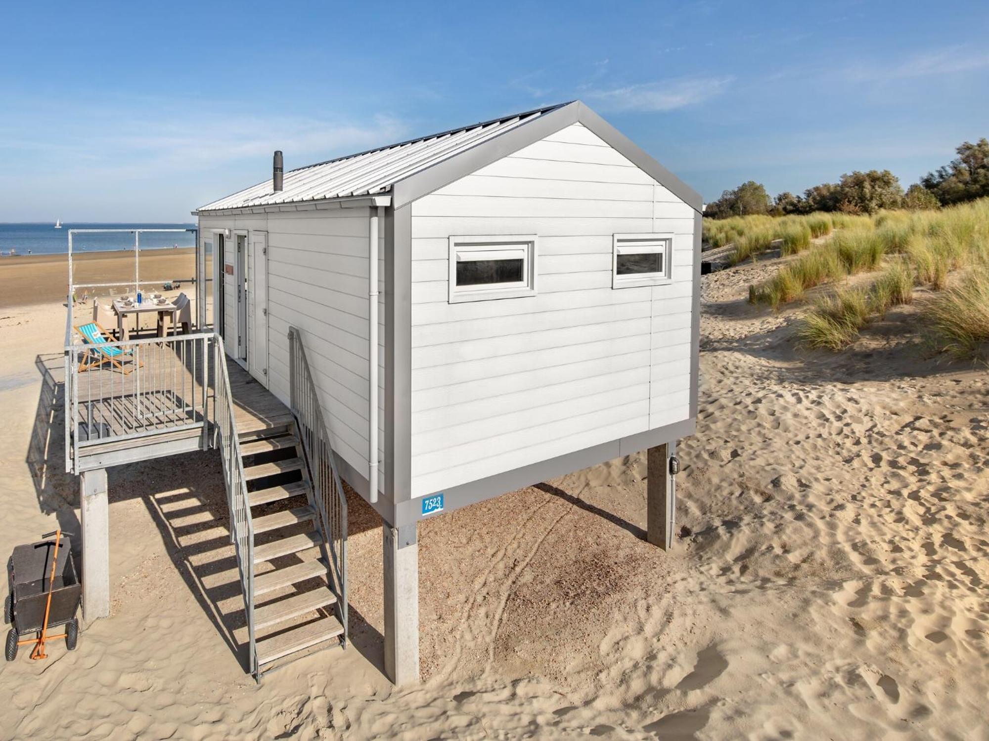 Vakantiehuis Unique Beachhouse With Dishwasher, In Location *